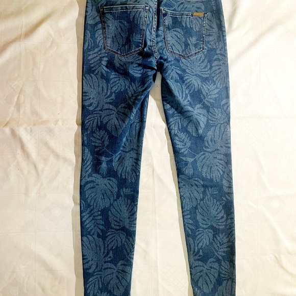Price Drop‼️⬇️ White House Black Market NWOT Sz. 0 Skinny Jeans Med blue. NWOT - Picture 7 of 10